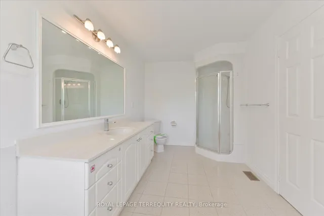 Additional property image - 2216 Dunvegan Ave