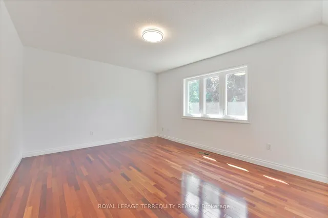 Additional property image - 2216 Dunvegan Ave