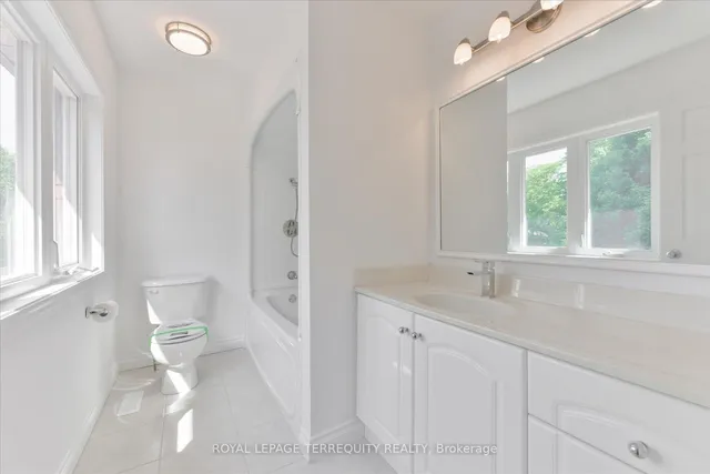 Additional property image - 2216 Dunvegan Ave
