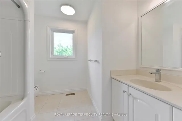 Additional property image - 2216 Dunvegan Ave