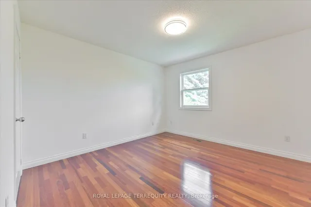Additional property image - 2216 Dunvegan Ave