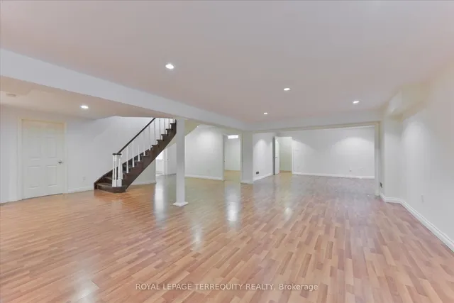 Additional property image - 2216 Dunvegan Ave