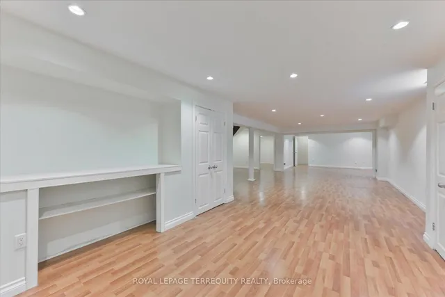 Additional property image - 2216 Dunvegan Ave