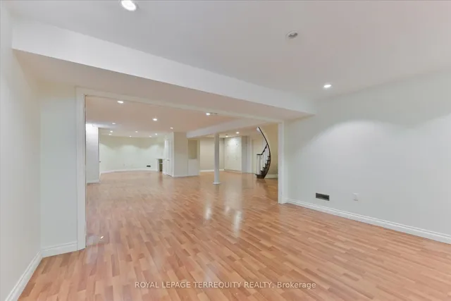 Additional property image - 2216 Dunvegan Ave