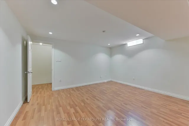 Additional property image - 2216 Dunvegan Ave