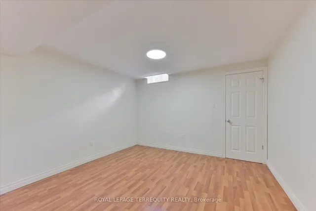 Additional property image - 2216 Dunvegan Ave