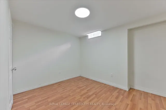 Additional property image - 2216 Dunvegan Ave