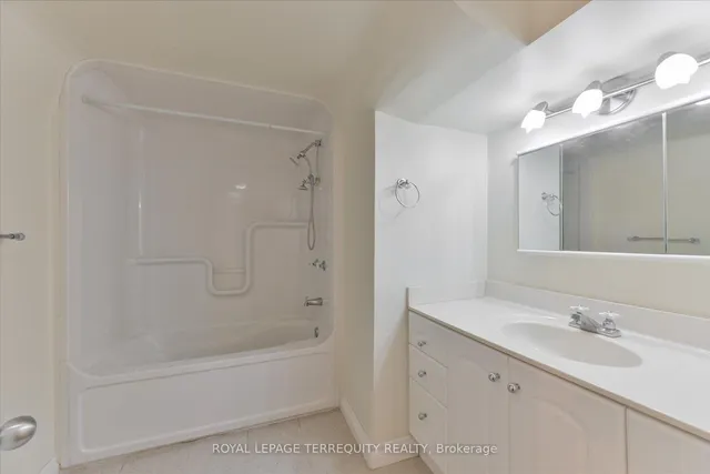 Additional property image - 2216 Dunvegan Ave