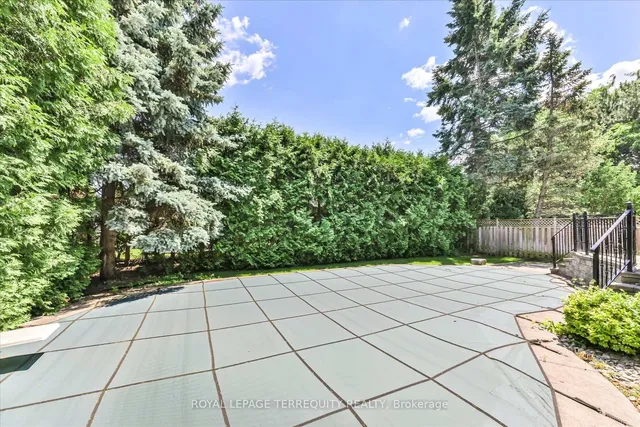 Additional property image - 2216 Dunvegan Ave