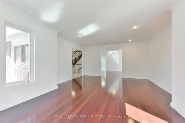 Additional property image - 2216 Dunvegan Ave