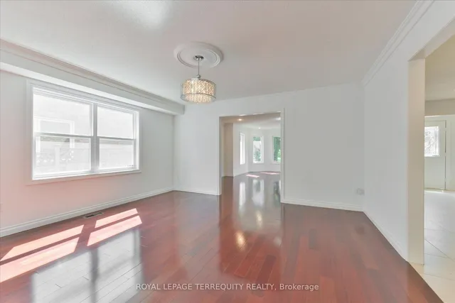 Additional property image - 2216 Dunvegan Ave