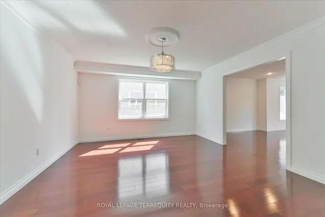 Additional property image - 2216 Dunvegan Ave