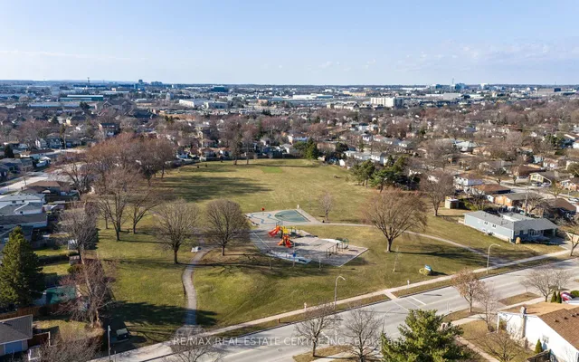 Primary image of 454 Sparling Cres