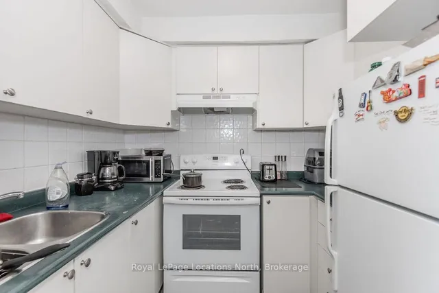Additional property image - 191 Earlscourt Ave