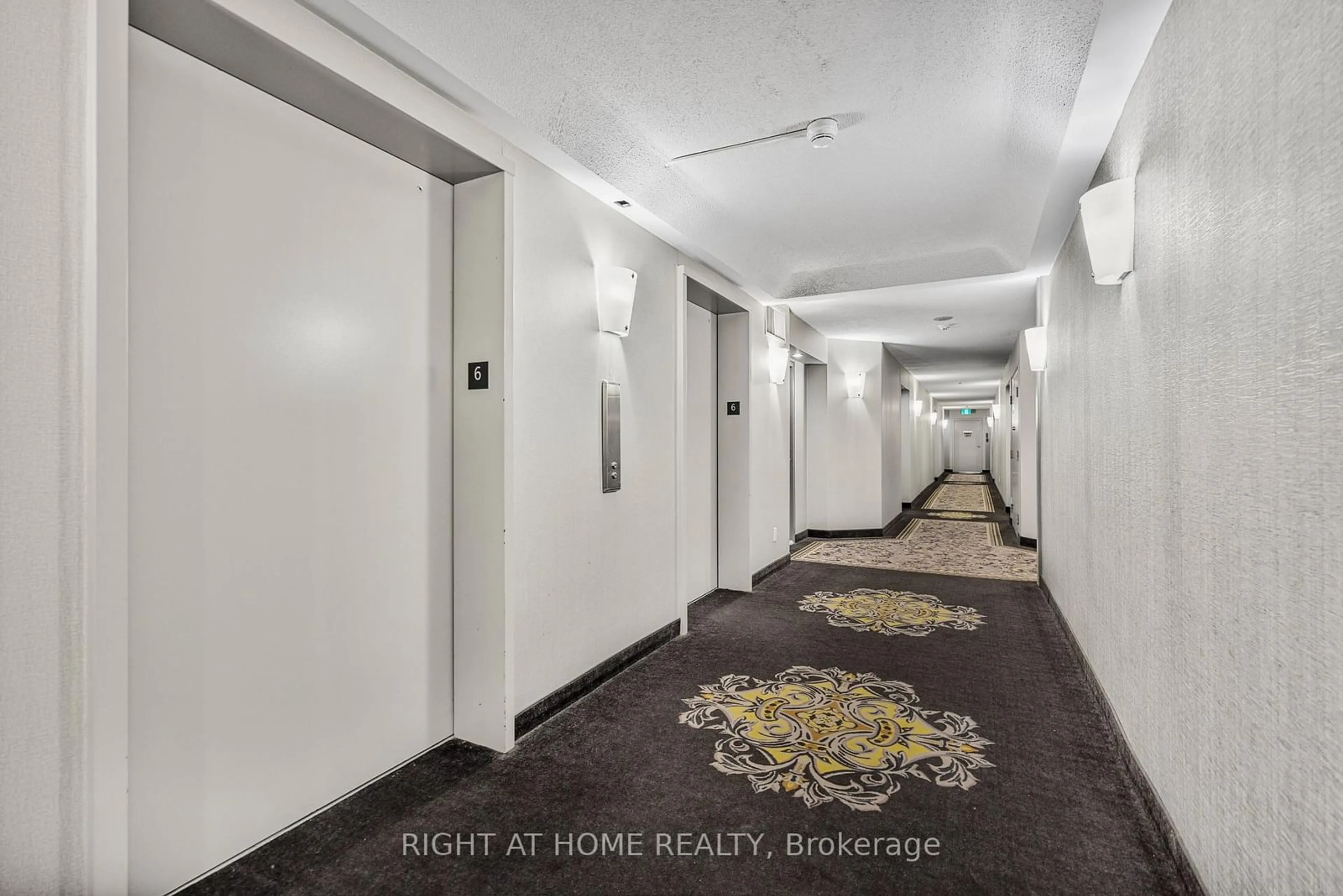 Indoor foyer for 150 Dunlop St #605, Barrie Ontario L4M 6H1