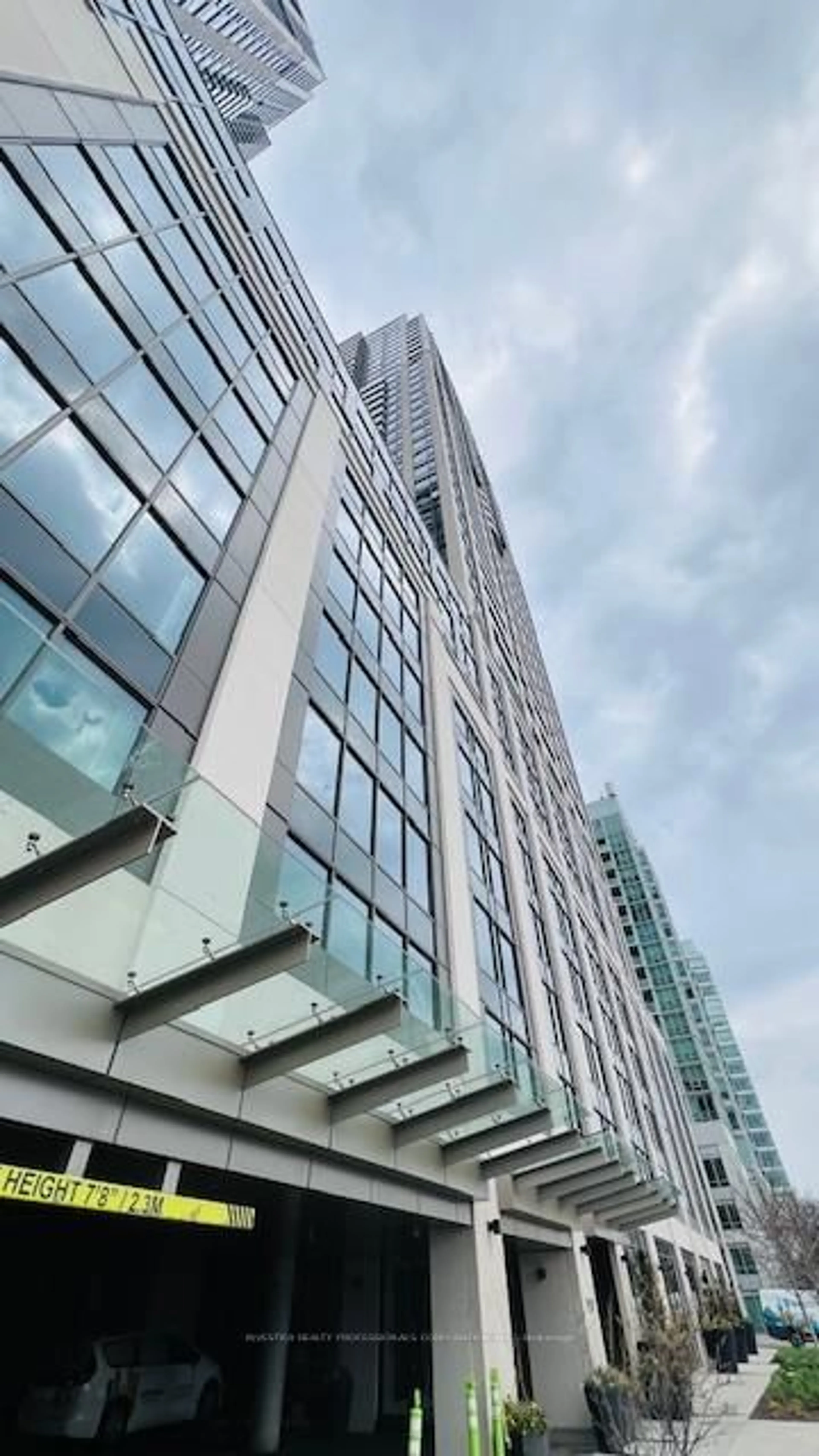 Indoor foyer for 1928 Lakeshore Blvd #3610, Toronto Ontario M6S 0B1