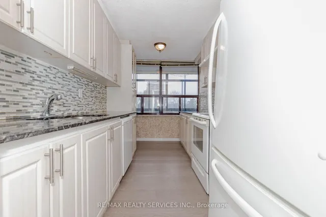 Additional property image - 18 Knightsbridge Rd Unit 304