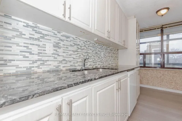 Additional property image - 18 Knightsbridge Rd Unit 304