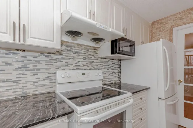 Additional property image - 18 Knightsbridge Rd Unit 304