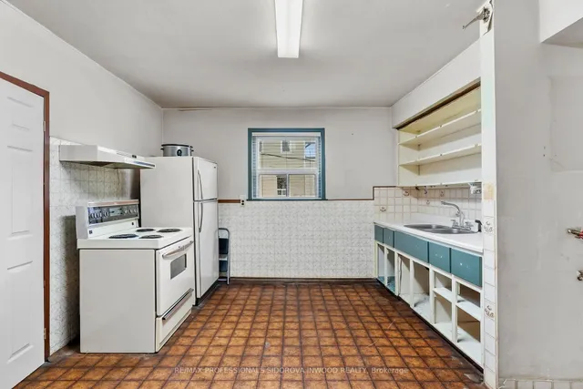 Additional property image - 330 Gilmour Ave