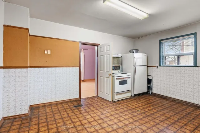 Additional property image - 330 Gilmour Ave