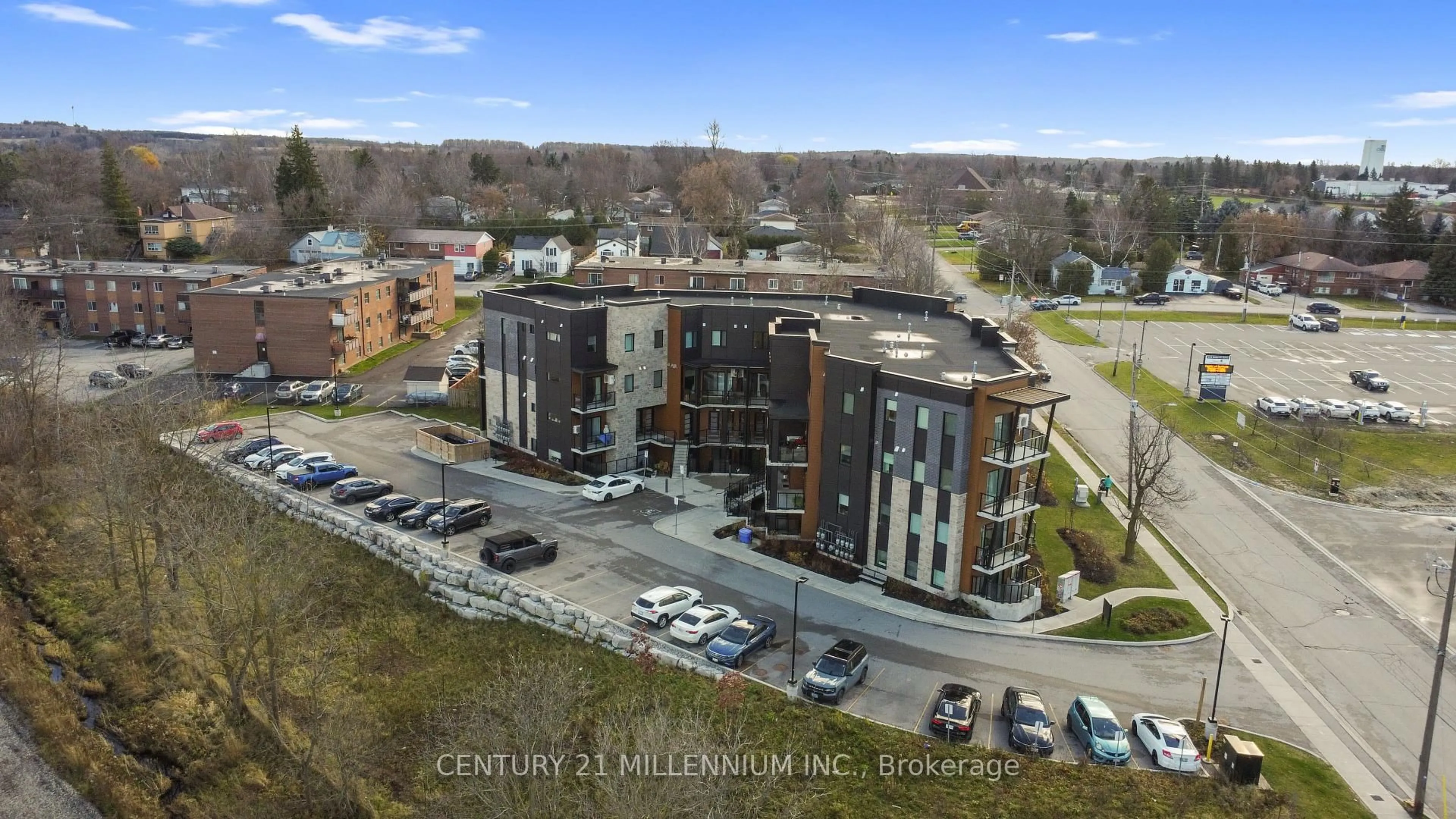 A pic from outside/outdoor area/front of a property/back of a property/a pic from drone, building for 17 Centre St #311, Orangeville Ontario L9W 7S6