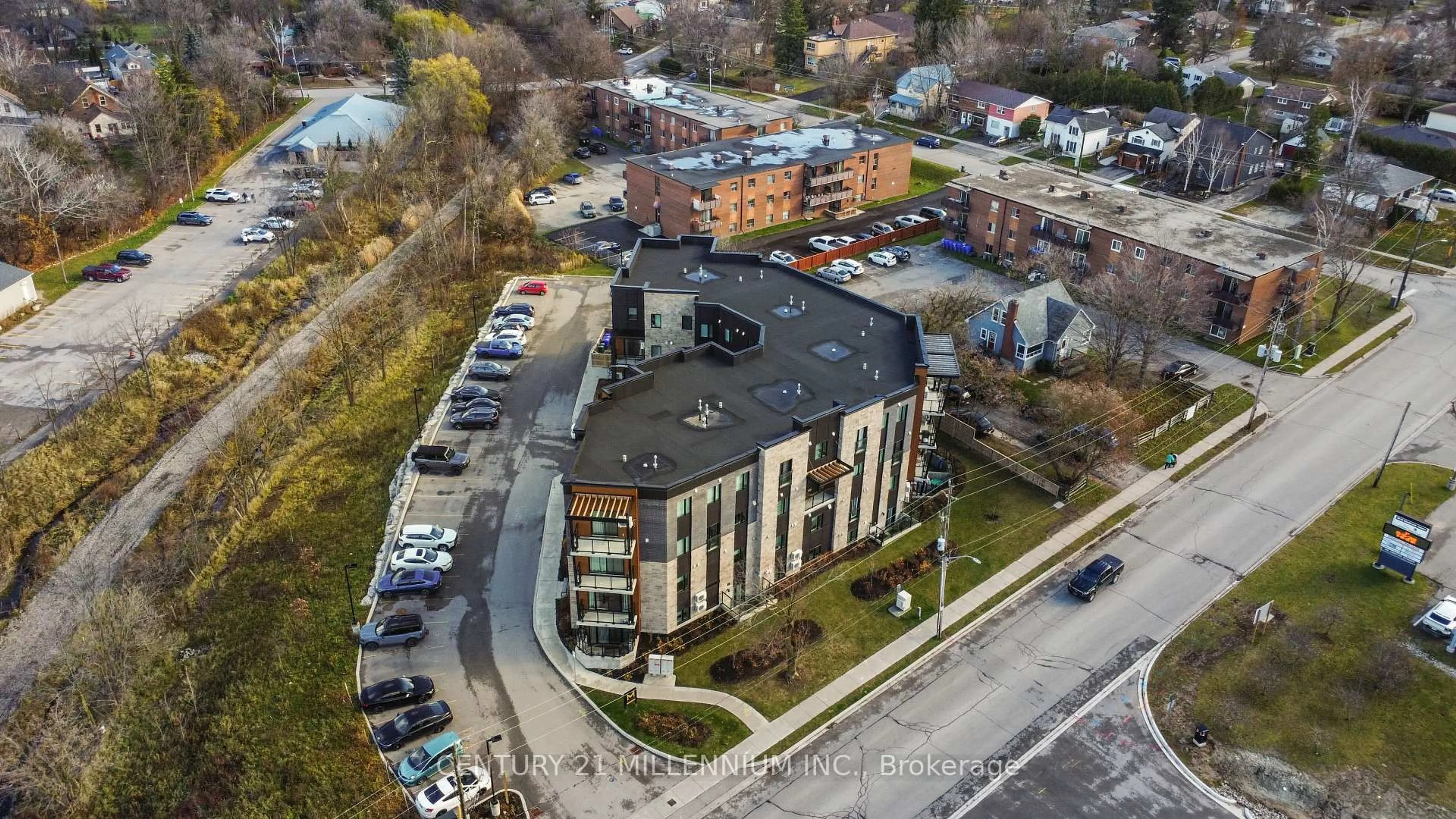 A pic from outside/outdoor area/front of a property/back of a property/a pic from drone, building for 17 Centre St #311, Orangeville Ontario L9W 7S6