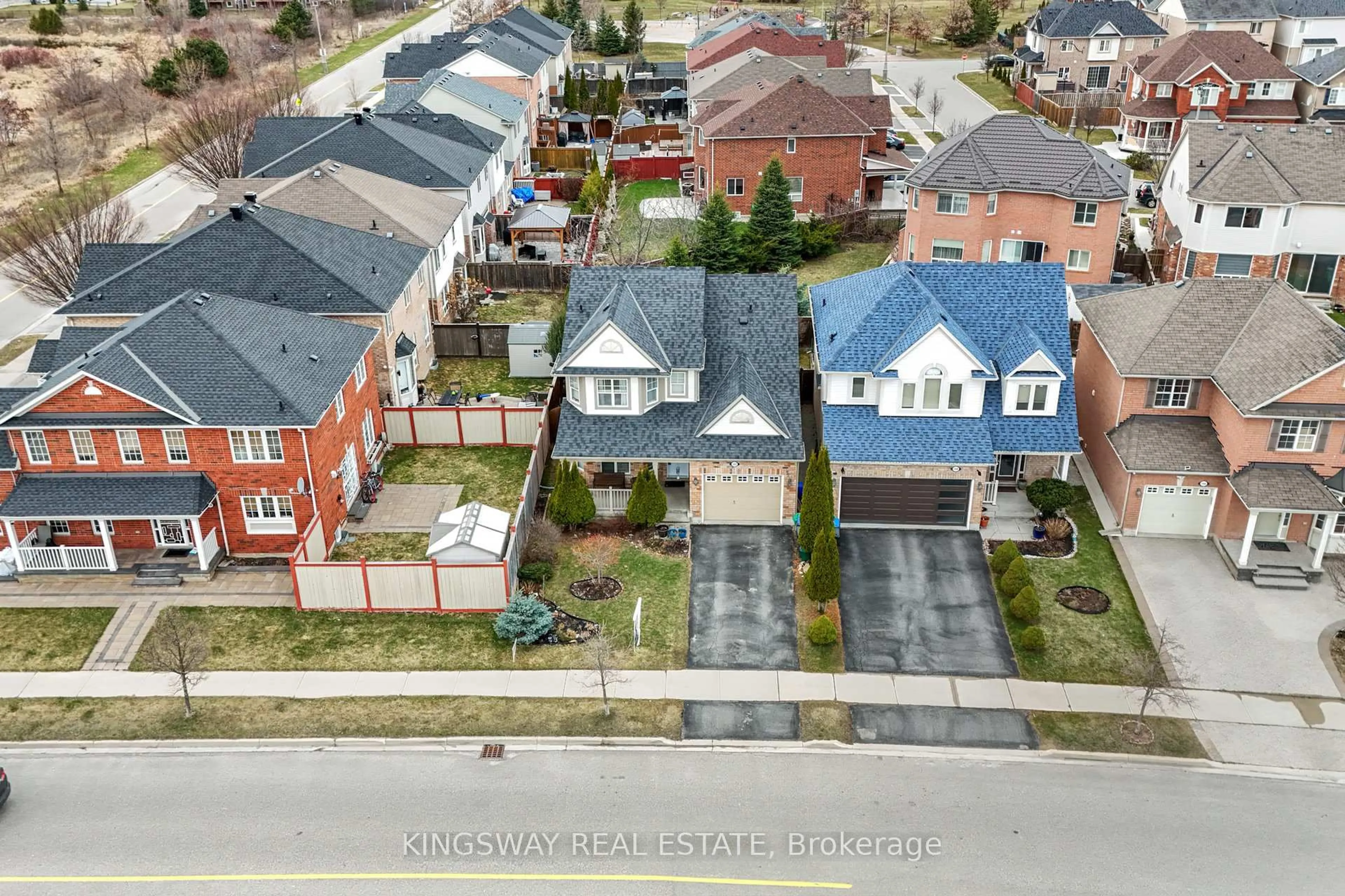 A pic from outside/outdoor area/front of a property/back of a property/a pic from drone, street for 142 Valleyway Dr, Brampton Ontario L6X 0N3