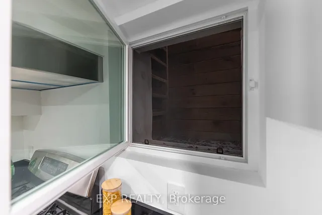 Additional image 39 of 2555 Dundas St