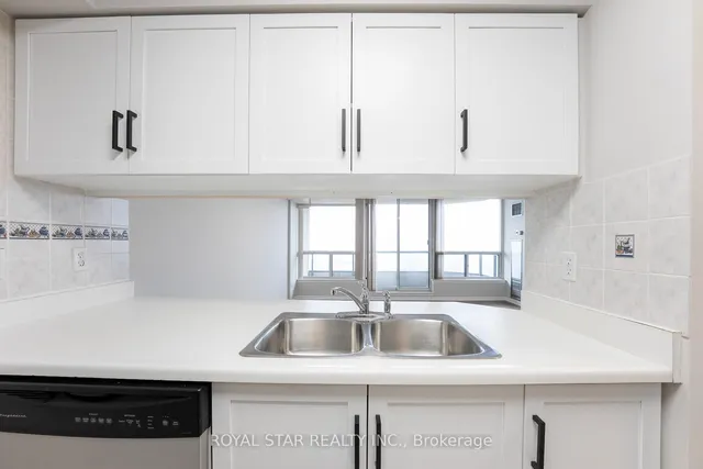 Additional property image - 12 Laurelcrest St Unit 811