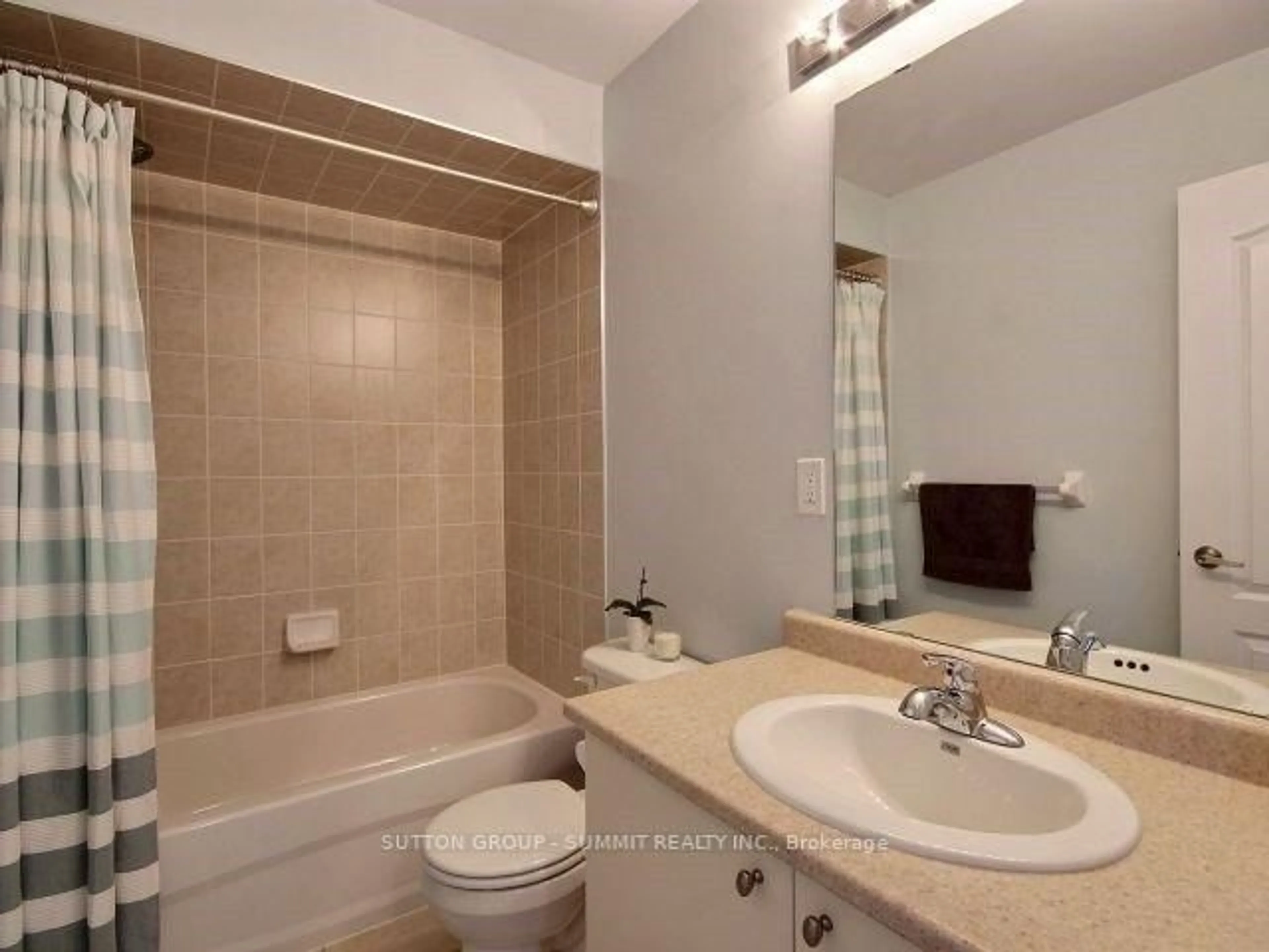 Standard bathroom, ceramic/tile floor for 2435 Greenwich Dr #54, Oakville Ontario L6M 0S4