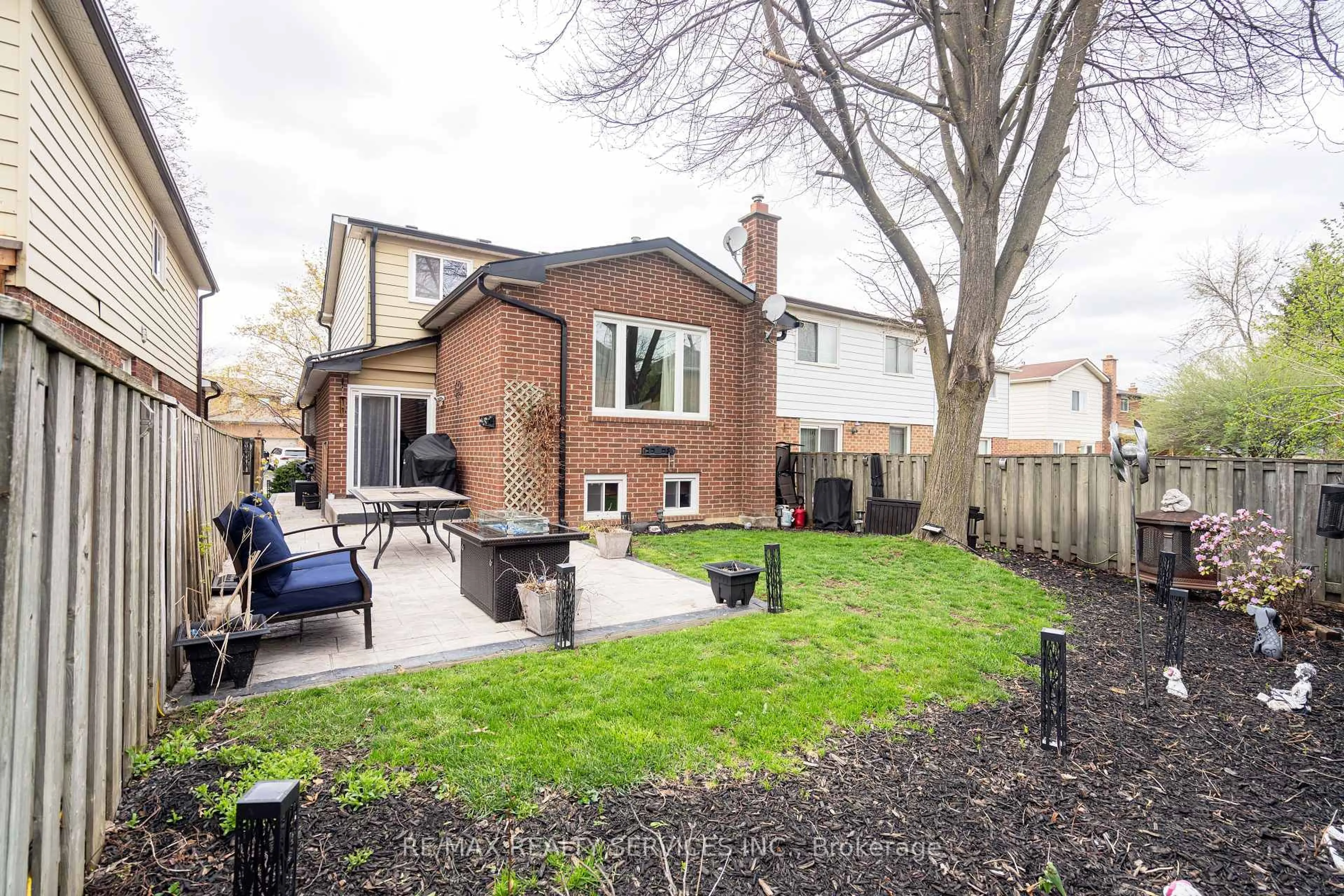 Patio, street for 54 Ferri Cres, Brampton Ontario L6Z 1R9