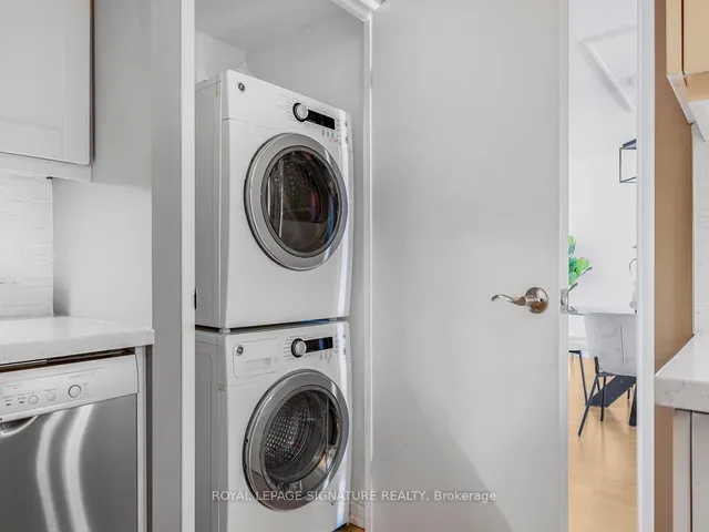Additional property image - 2045 Lake Shore Blvd Unit 1008