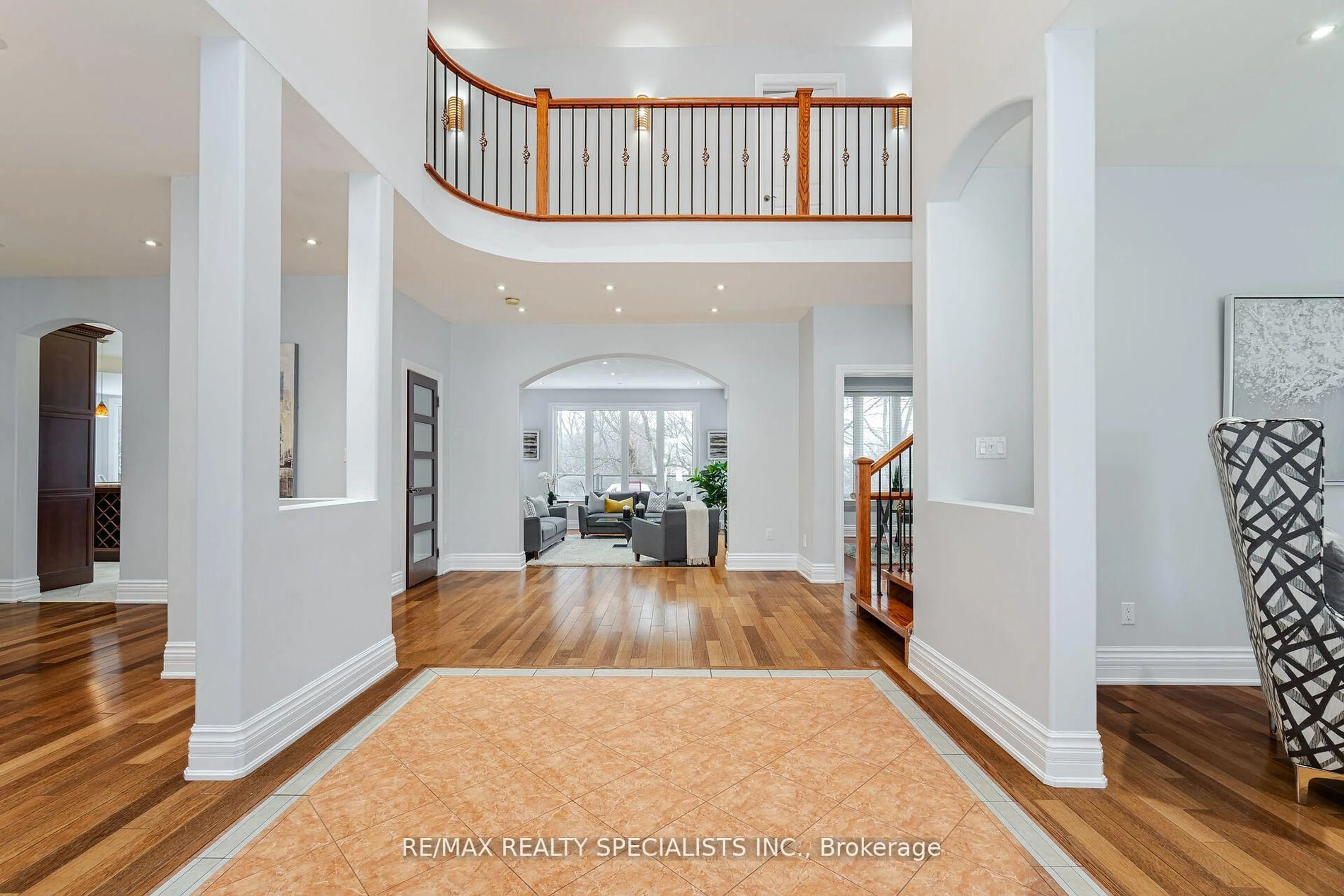 Indoor entryway for 3 Valley Hill Dr, Caledon Ontario L7E 0B8