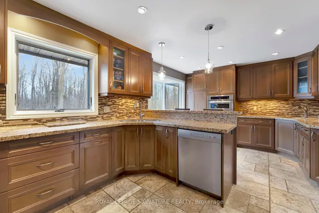 Additional property image - 2044 Kilbride St