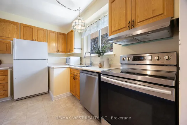 Additional property image - 588 Hyacinthe Blvd
