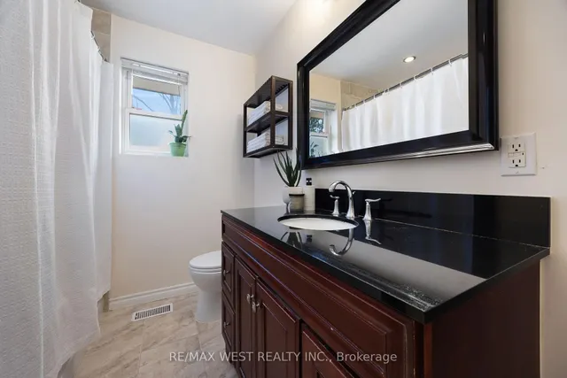 Additional property image - 588 Hyacinthe Blvd