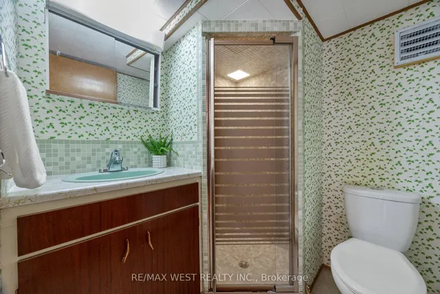 Additional property image - 588 Hyacinthe Blvd