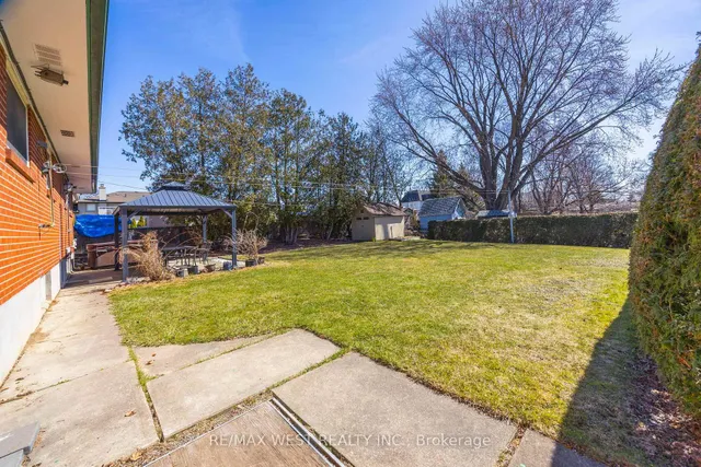 Additional property image - 588 Hyacinthe Blvd