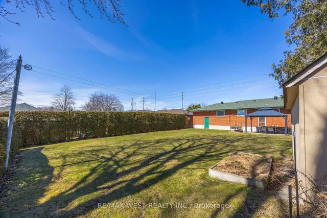 Additional property image - 588 Hyacinthe Blvd