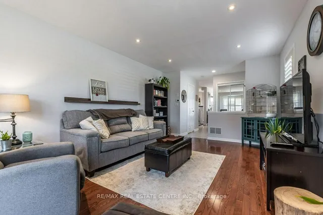 Additional image 32 of 328 Baverstock Cres