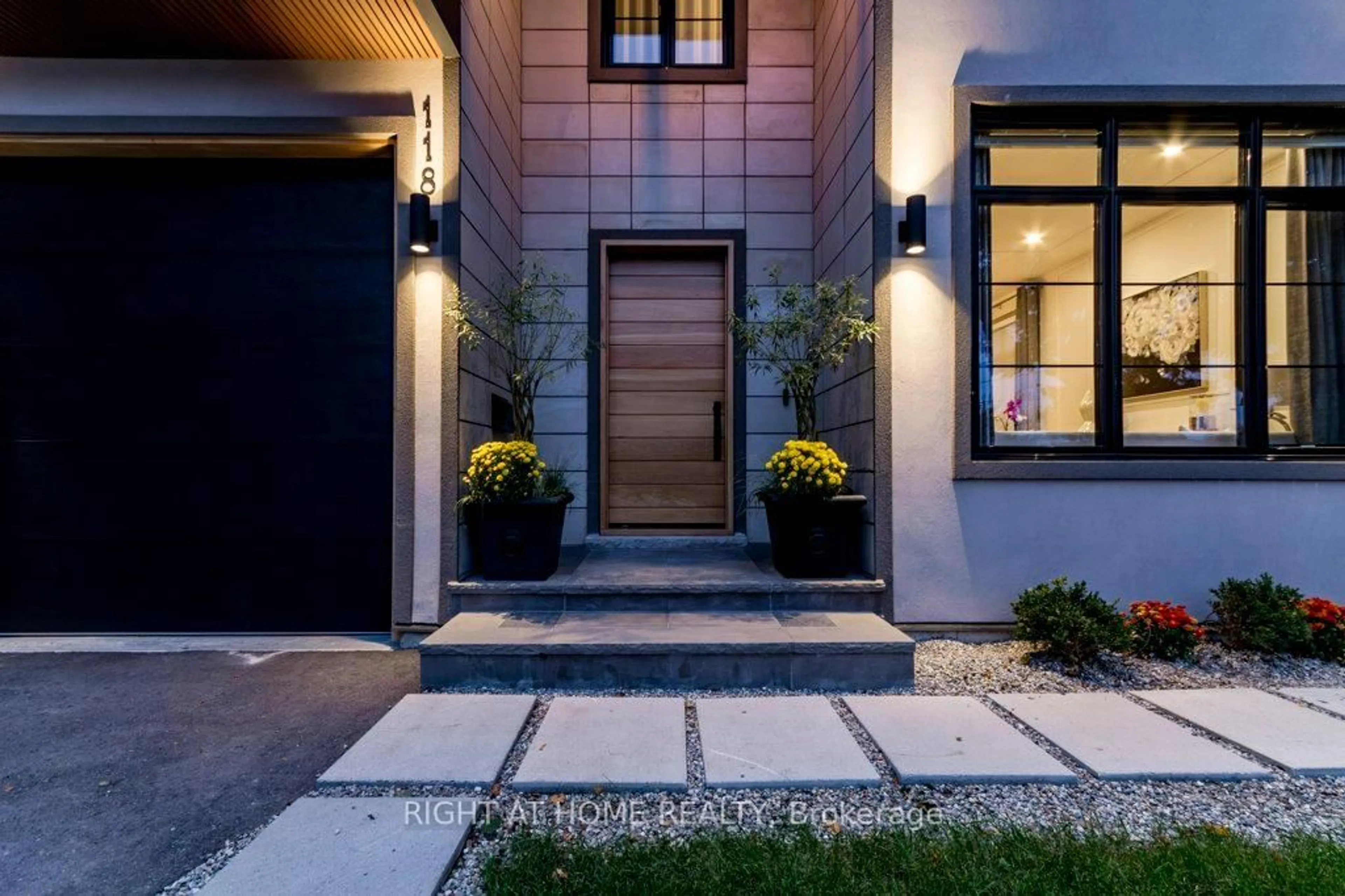 Indoor entryway for 118 Martin Grove Rd, Toronto Ontario M9B 4K5