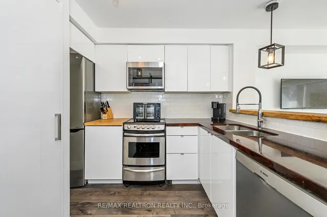 Additional property image - 2261 Lake Shore Blvd Unit 220