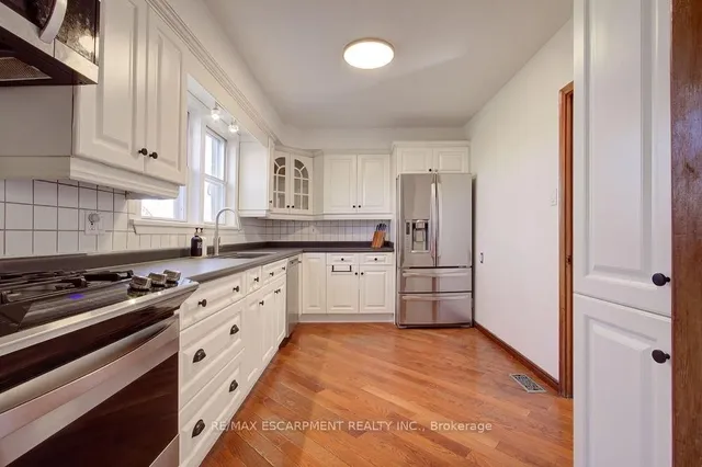 Additional property image - 2297 BARCLAY Rd
