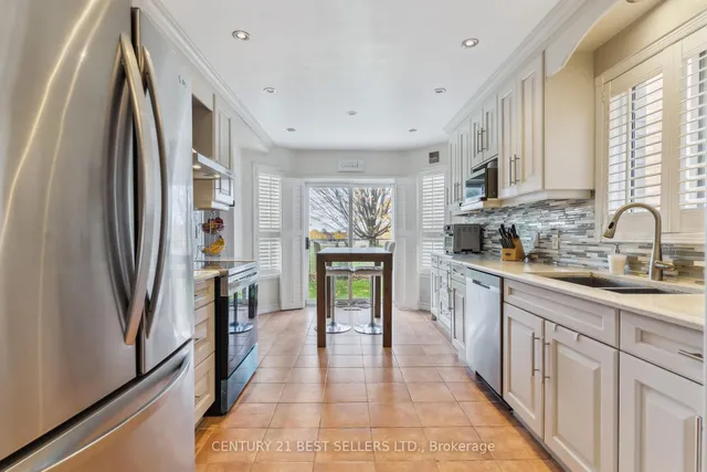 Additional property image - 5874 Sidmouth St