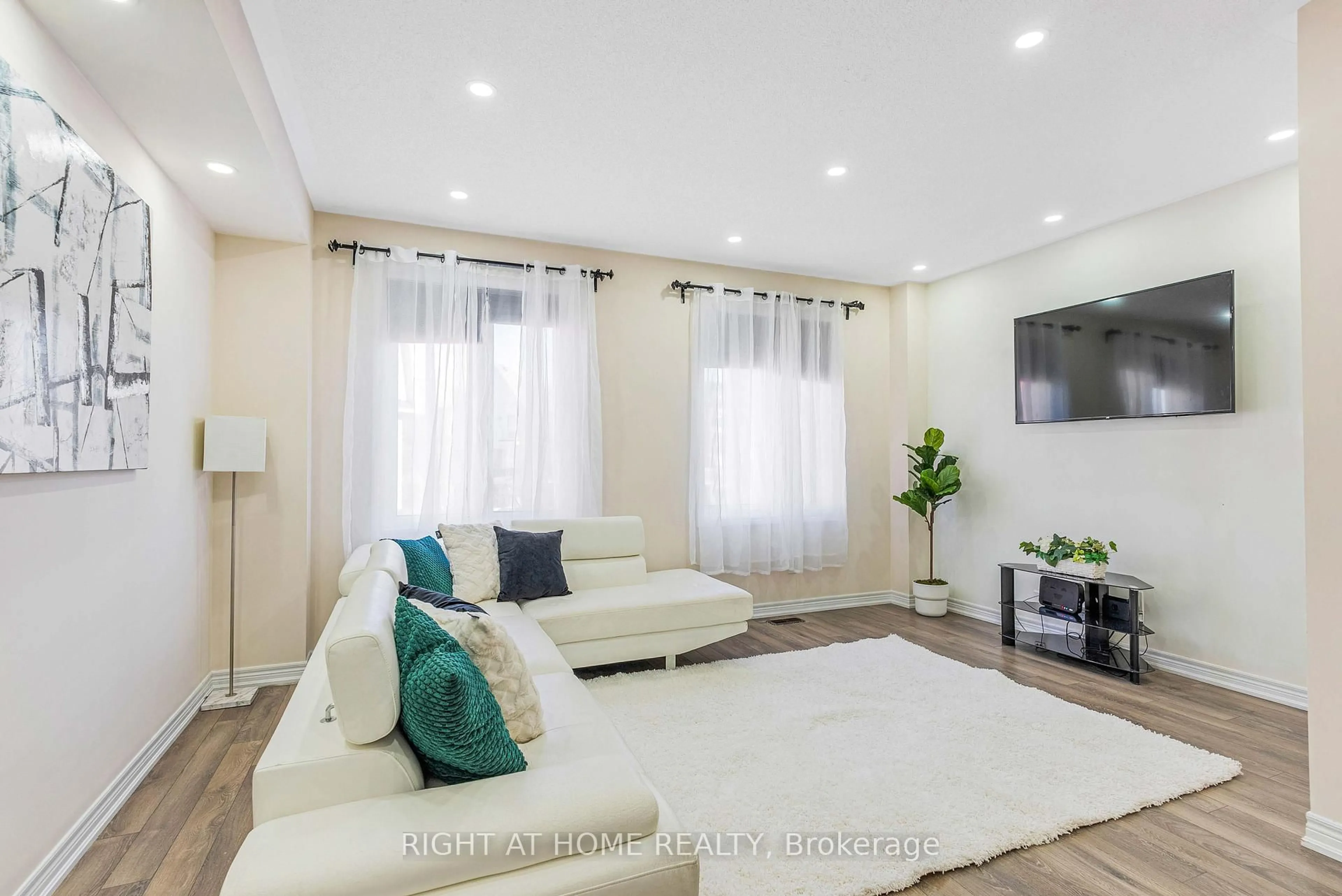 Living room with furniture, unknown for 3 Rabbit Run Way, Brampton Ontario L6Z 0J2