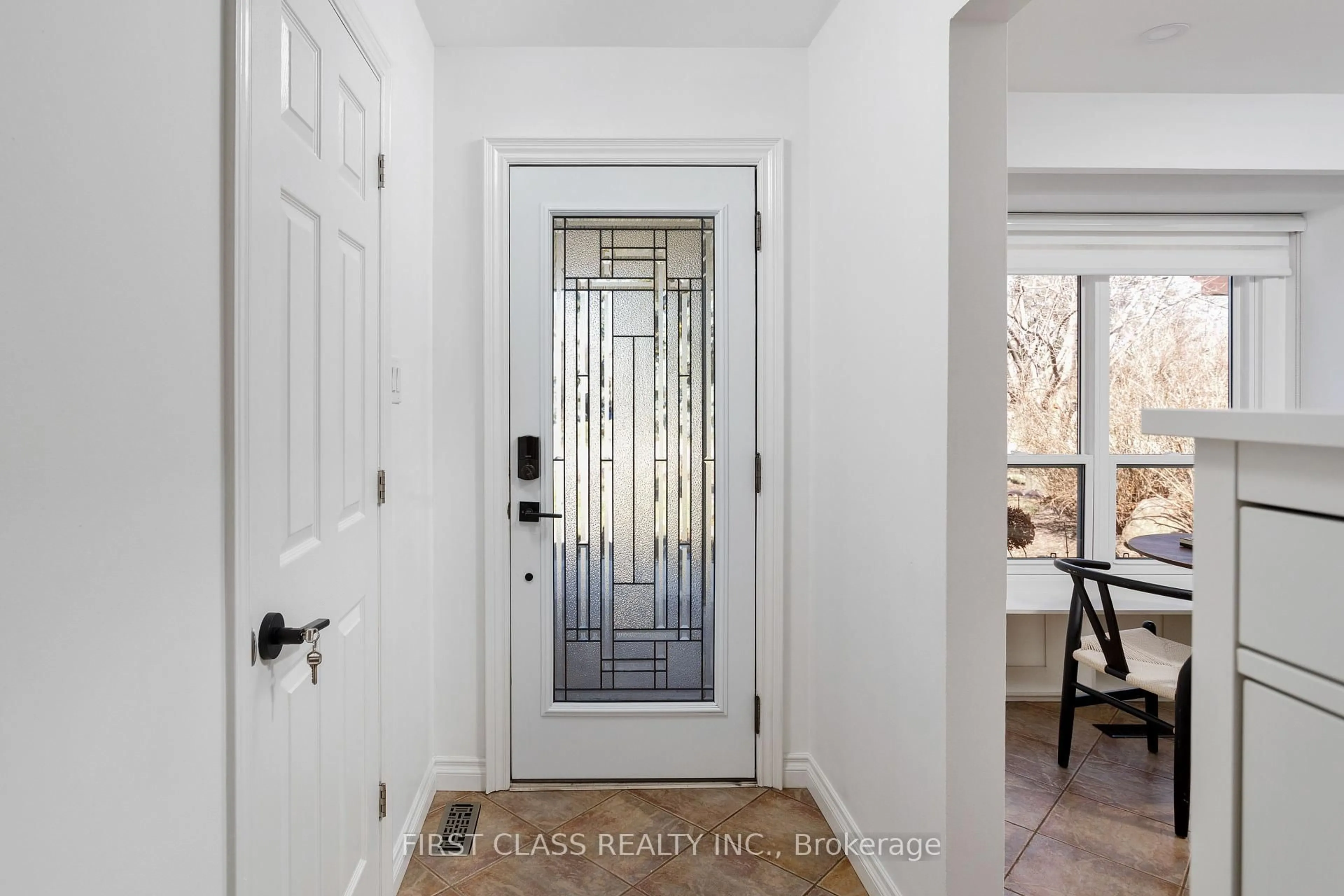 Indoor entryway for 4240 TAFFEY Cres, Mississauga Ontario L5L 2J2