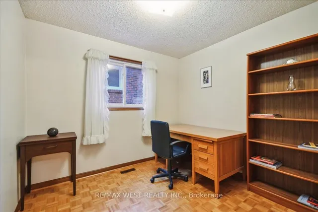 Additional property image - 3135 Fairfox Cres