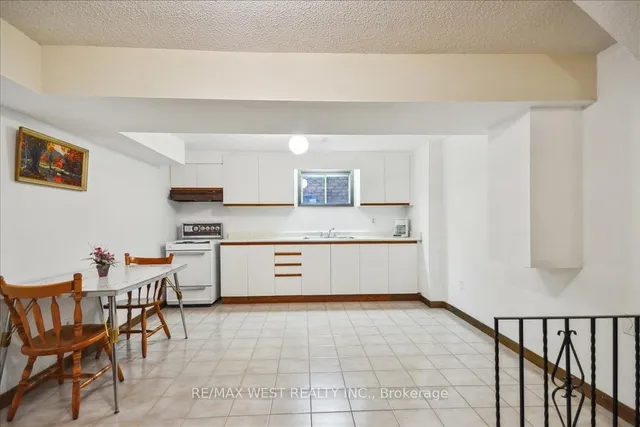 Additional property image - 3135 Fairfox Cres