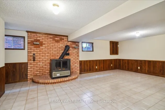 Additional property image - 3135 Fairfox Cres